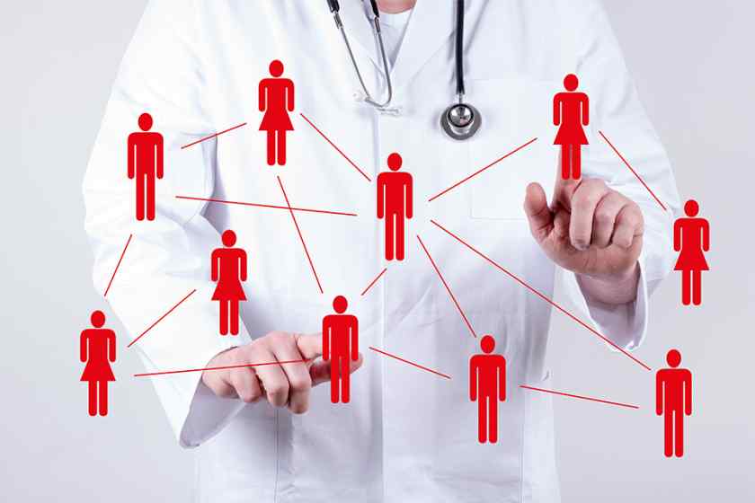 Foto: Arzt mit virtuellen Patienten als Netzwerk