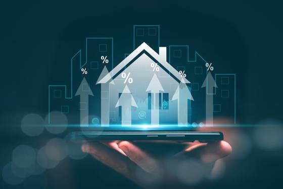 Foto: Hologramm eines Hauses auf einer Hand